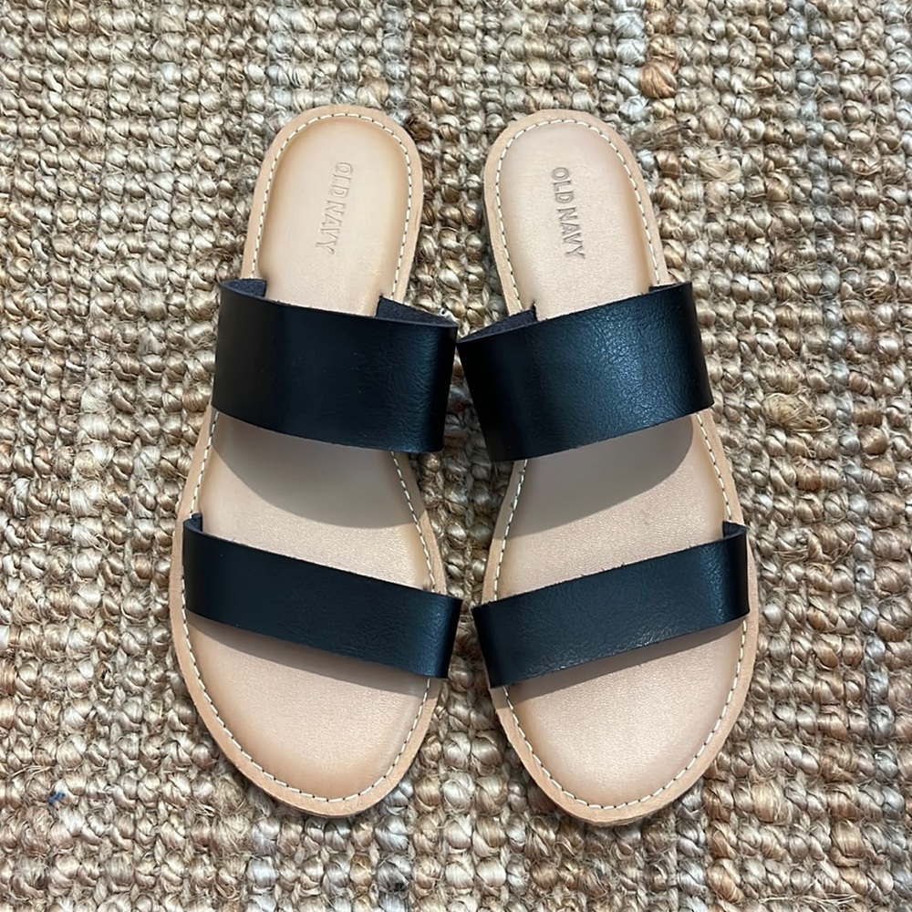 3/$15 SALE
*brand new* Simple Black Strap Sandals